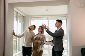 Vender casa: Sozinho ou com uma agência imobiliária?