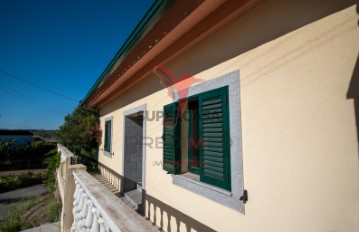 Casas e apartamentos para venda em Moreira de Rei, Trancoso