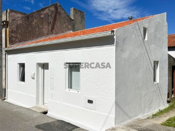 Apartamento T3 com garagem fechada na Rua 10 de Agosto - Figueira da F