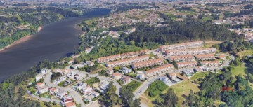 Como chegar a Campo de Jogos do Futebol Clube de Crestuma em Vila Nova De  Gaia através de Autocarro, Metro ou Comboio?