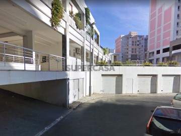 Garagem com 13m2 em São Domingos de Benfica