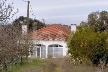 Quintas e casas rústicas T2 em Santa Vitória e Mombeja