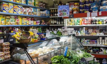 Kleine supermarkt / Kruidenier Op Rua do Solposto, Santa Joana, Aveiro