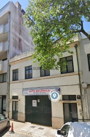 Edificio para venda constituído por rés do chão e primeiro andar situado no centro de Matosinhos. Previsto a possibilidade de...
