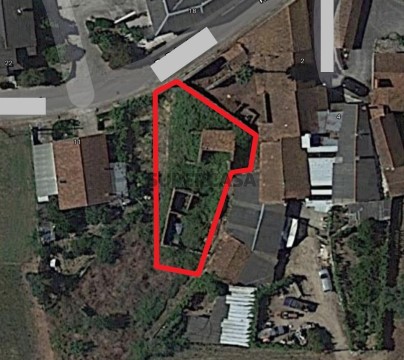 Moradia para remodelação na zona da Batalha
