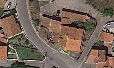 Moradia para recuperar em Maiorga - Alcobaça