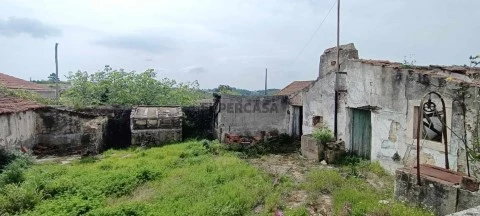 Moradia para recuperação total em Bárrio - Alcobaça