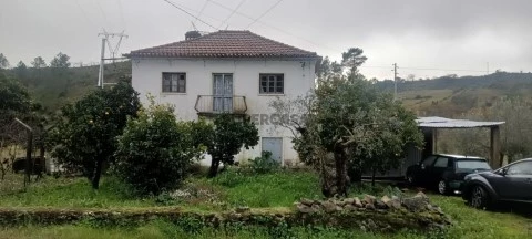 Moradia para Remodelação Total - Rio Seco, Reguengo do Fetal