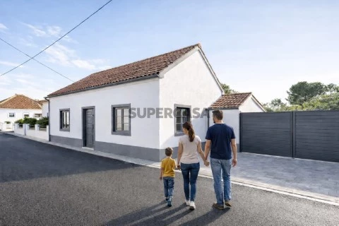 Moradia para remodelação na Marinha Grande