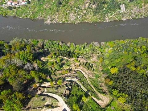 Quinta com frente de Rio Douro
