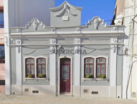 Moradia T3 estilo Senhorial, no Barreiro