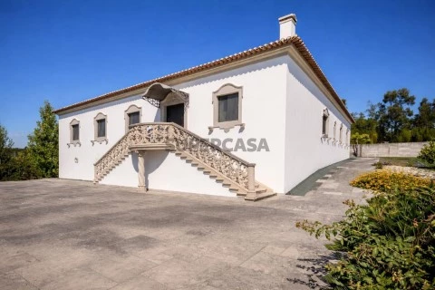 Fantástica Moradia T3 Remodelada com Piscina - Concelho da Batalha