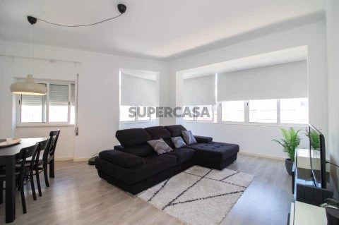 Apartamento T2 remodelado com suite no Barreiro