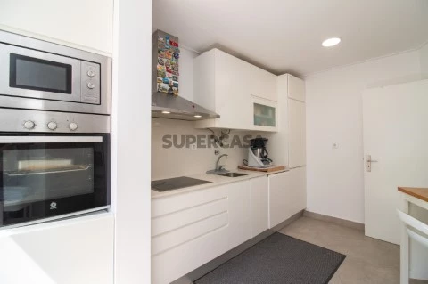 Apartamento T2 remodelado com suite no Barreiro