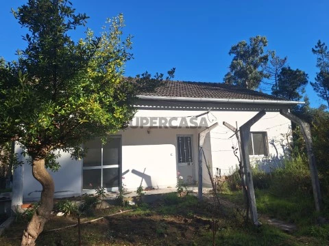 Moradia T3 na Rua do Casalito, Rio de Couros, Ourém