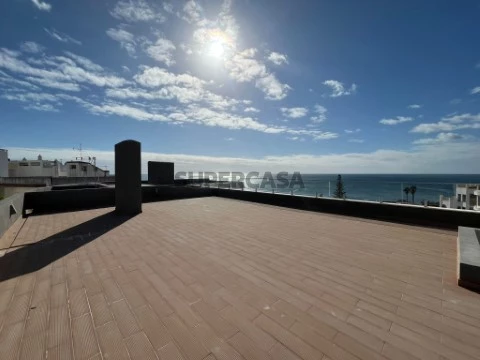 Edifício na Praia da Luz