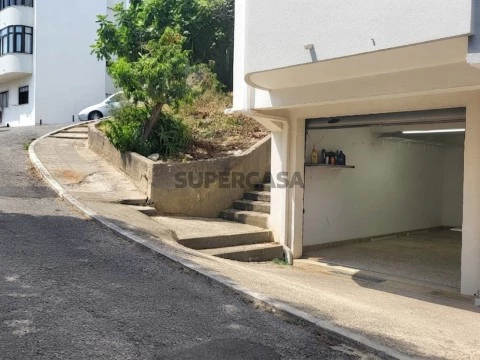 Garagem a 10 minutos da estação de Rio de Mouro