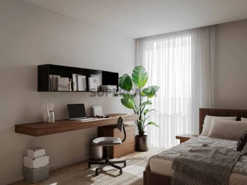 Apartamento T2 com parqueamento e varanda