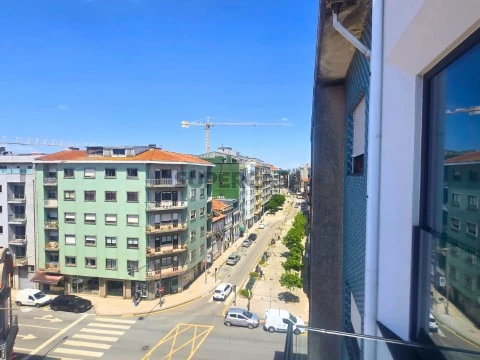 T4 Duplex com arrumos no Centro do Porto - 6.º Piso com Elevador