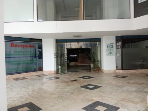 Loja dentro de Centro Comercial - Armação de Pera