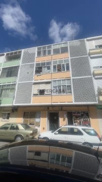 Prédio comercial e residencial em Odivelas - Retorno anual estimado em cerca de 7%