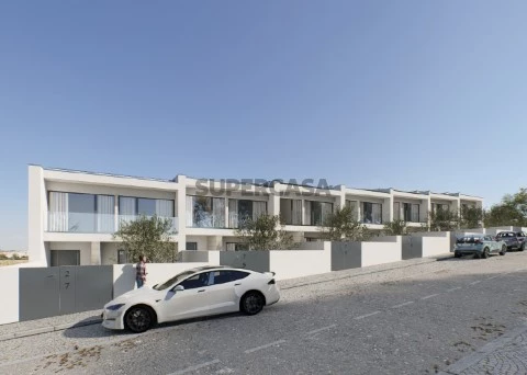 Moradia em Banda T3 Triplex na Rua das Oliveiras, Gondomar (São Cosme), Valbom e Jovim, Gondomar