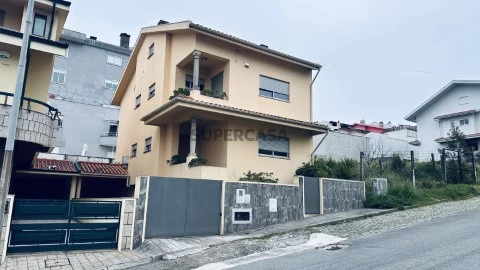 Moradia em Banda T3 Triplex em Rampa Vale do Chão, Gondomar (São Cosme), Valbom e Jovim, Gondomar