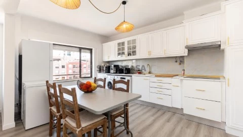 Apartamento T2 na Rua Jacob Azambuja, São Sebastião, Setúbal