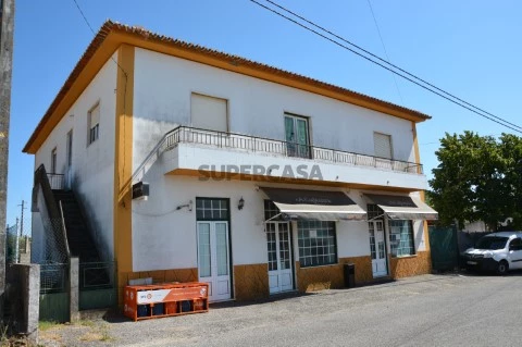 Casa com espaço comercial T5 Duplex em Asseiceira, Tomar