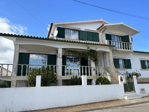 Moradia Bi-Familiar T5 Triplex na Rua dos Caçadores, Atalaia, Vila Nova da Barquinha