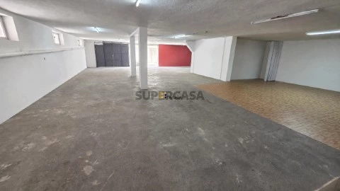 Armazém para venda em Ermesinde