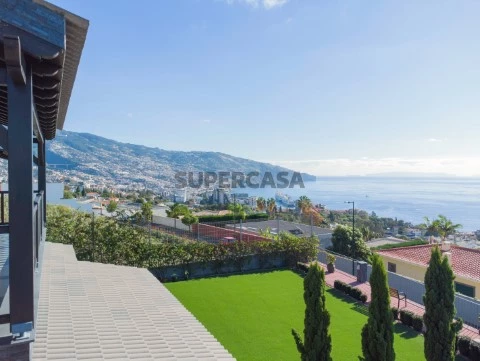 House 4 Bedrooms + 1 Vista mar- Funchal