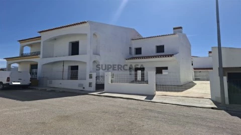 Moradia Geminada T6 Duplex na Rua Ernesto Melo Antunes, Castro Verde e Casével, Castro Verde