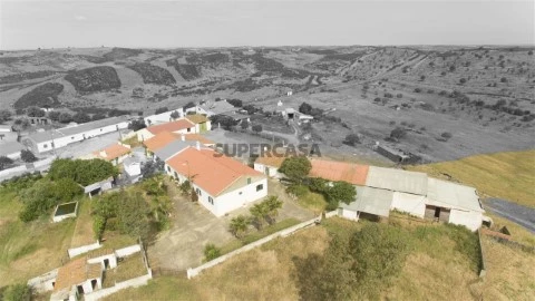 Propriété au S.Mig. Pinheiro, S.Pedro Solis, S.Sebastião Carros, Mértola