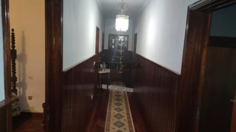 Moradia T4+2 na Rua do Túmulo, Valongo, Valongo