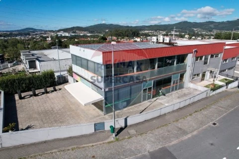 Industrial em Ponte, Guimarães