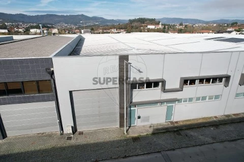 Industrial em Ponte, Guimarães