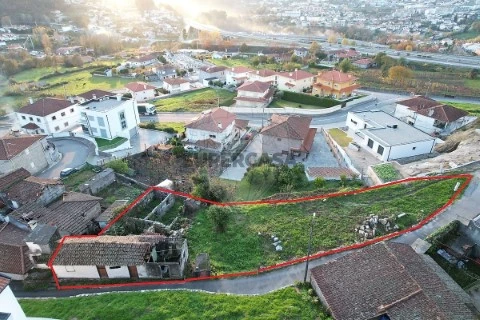 Moradia T8 em Antime e Silvares (São Clemente), Fafe