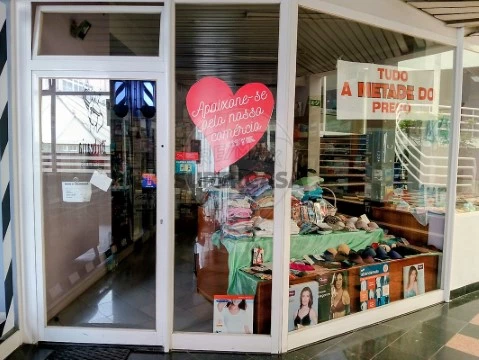 Loja em Santo Tirso, Couto (S.Cristina e S.Miguel) e Burgães, Santo Tirso