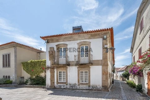 Moradia T6 em Vila e Roussas, Melgaço