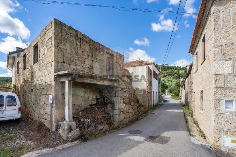 Moradia T4 em Adoufe e Vilarinho de Samardã, Vila Real