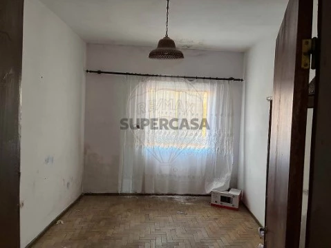 Prédio em Freixo de Espada À Cinta e Mazouco, Freixo de Espada à Cinta