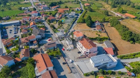 Comercial em Oldrões, Penafiel