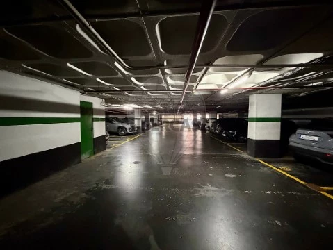 Garagem em Avenidas Novas, Lisboa