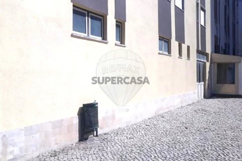 Loja em Carregado e Cadafais, Alenquer