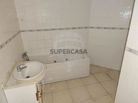 Appartement 2 kamers Op Azambuja, Azambuja