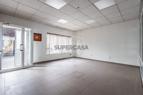 Loja em Aveiras de Cima, Azambuja