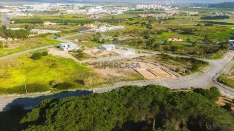 Terreno em Alenquer (Santo Estêvão e Triana), Alenquer