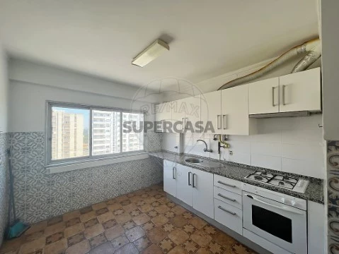 Apartamento T3 em Carregado e Cadafais, Alenquer