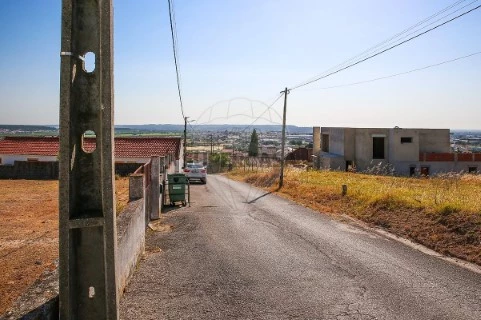 Terreno em Alenquer (Santo Estêvão e Triana), Alenquer